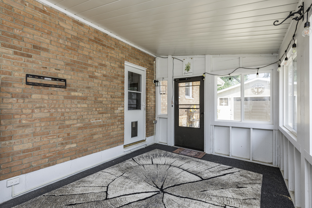 919 Charles Avenue, Winthrop Harbor, IL 60096