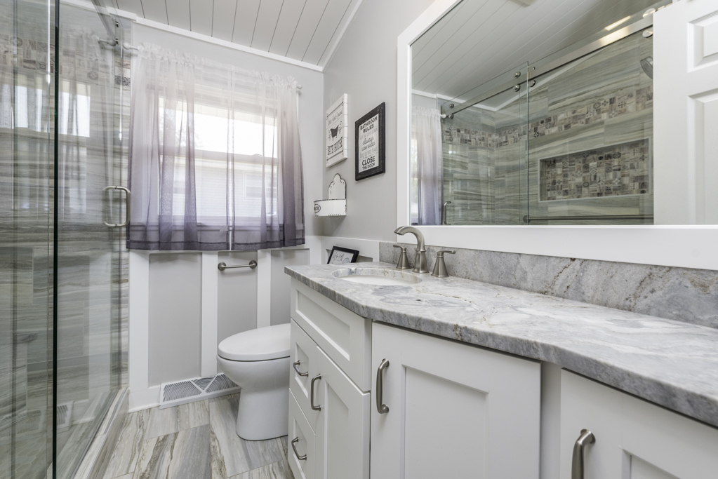 919 Charles Avenue, Winthrop Harbor, IL 60096