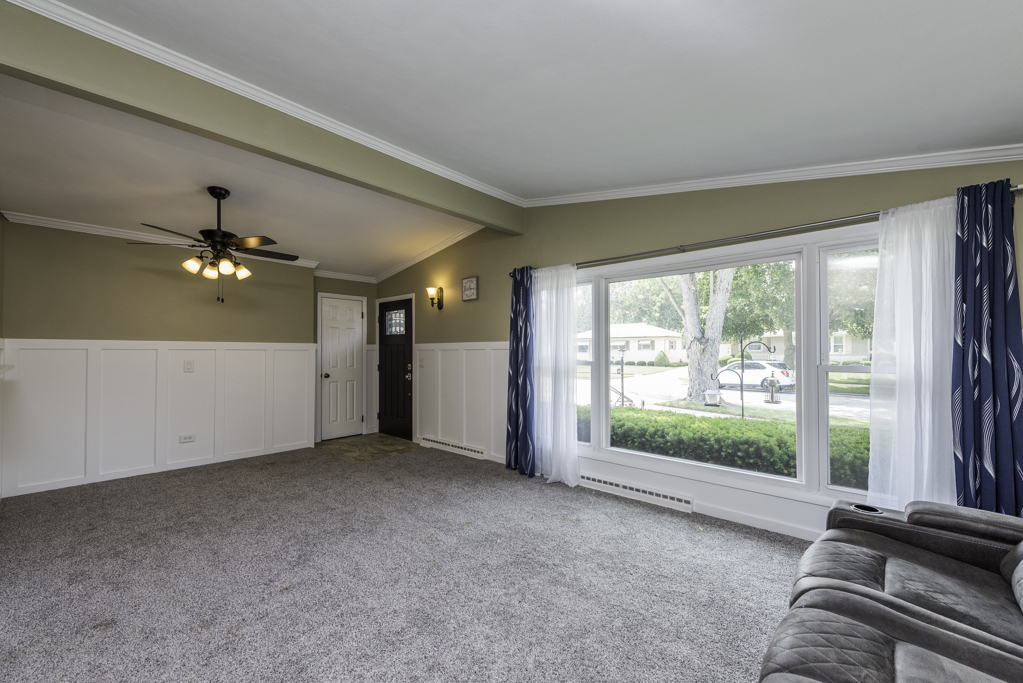 919 Charles Avenue, Winthrop Harbor, IL 60096