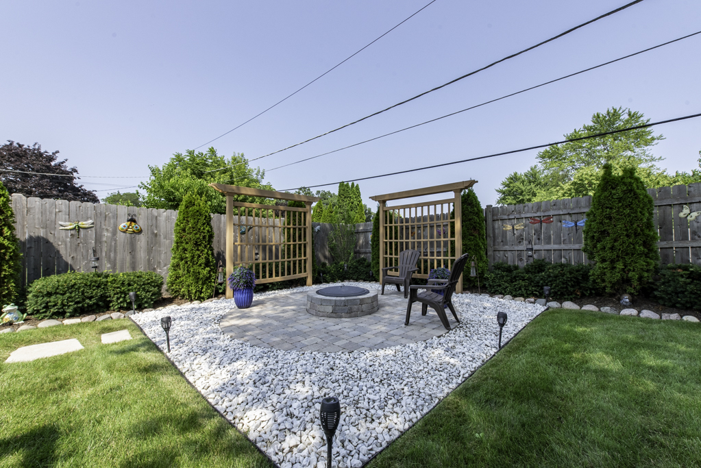 919 Charles Avenue, Winthrop Harbor, IL 60096