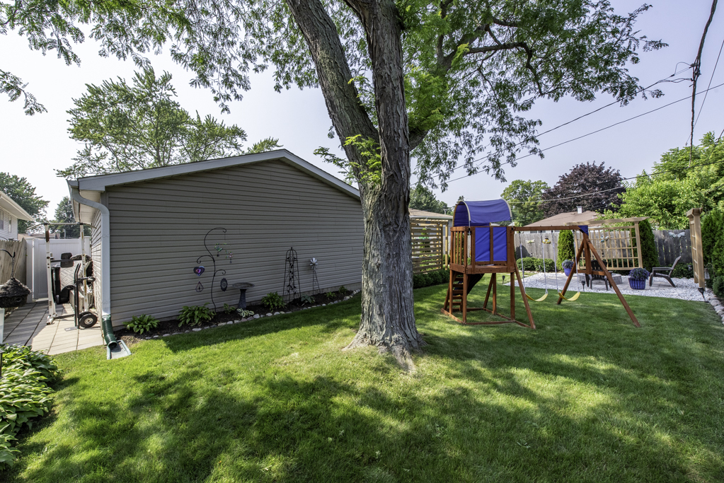 919 Charles Avenue, Winthrop Harbor, IL 60096