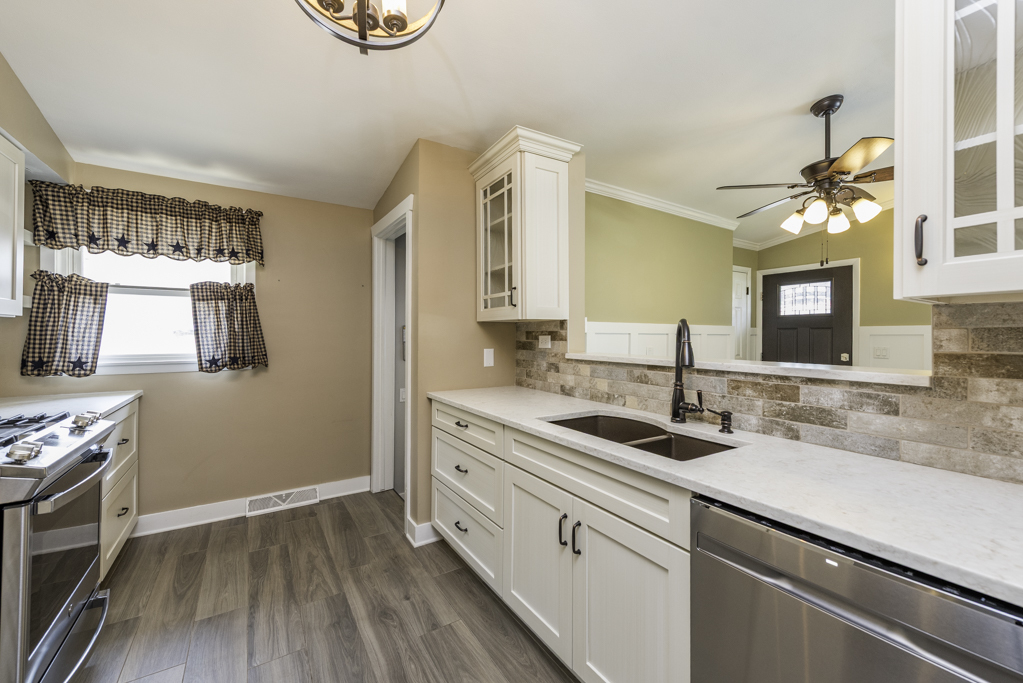 919 Charles Avenue, Winthrop Harbor, IL 60096