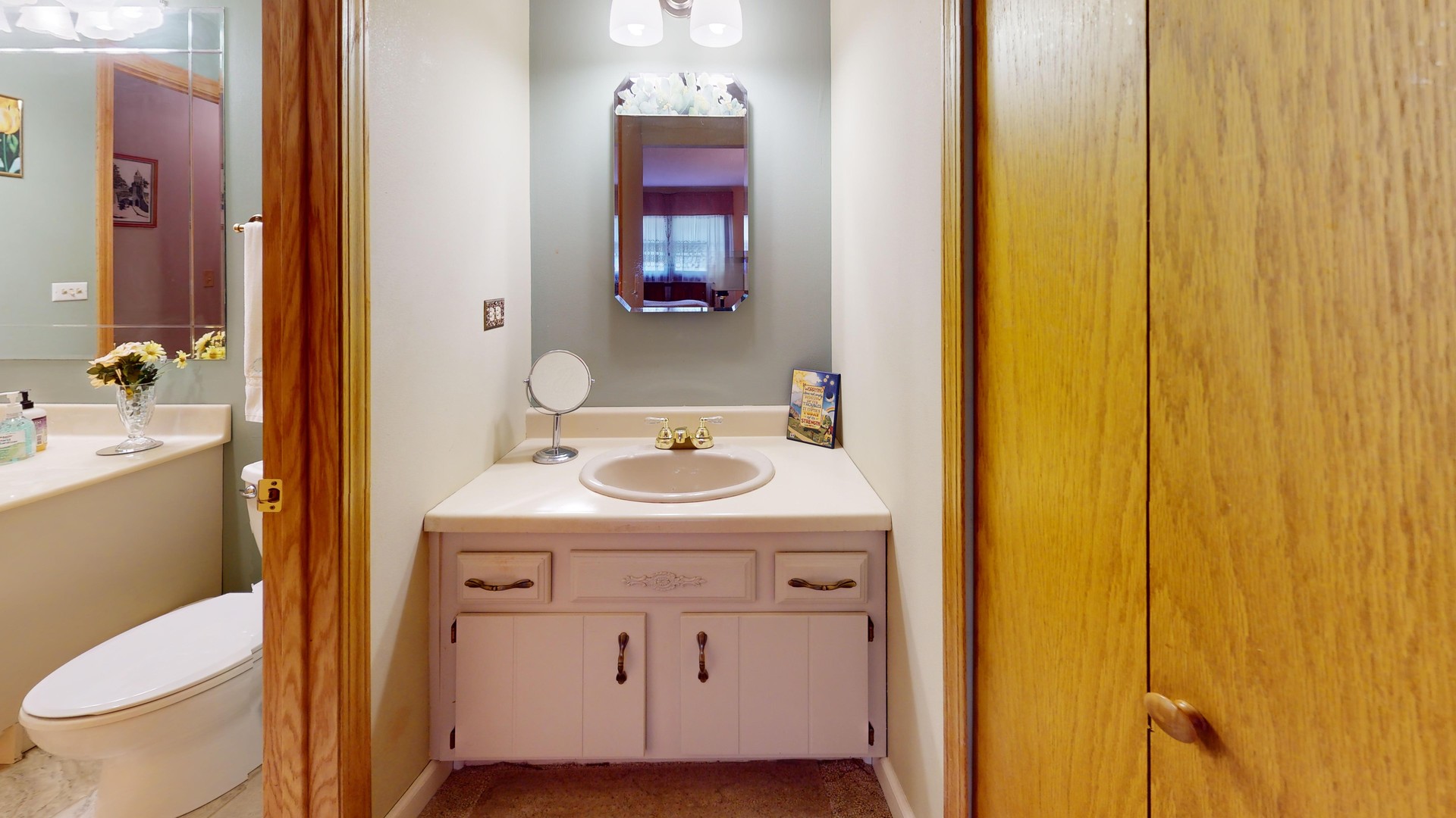 1608 E Crabtree Drive, Arlington Heights, IL 60004