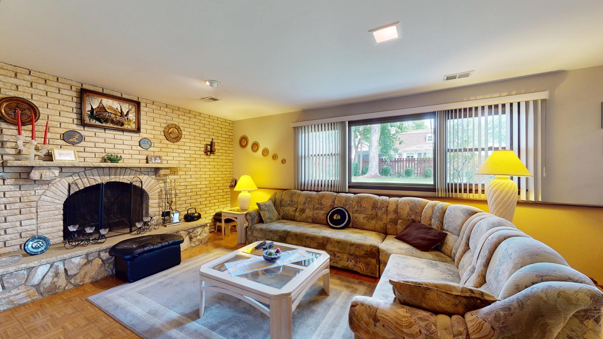 1608 E Crabtree Drive, Arlington Heights, IL 60004