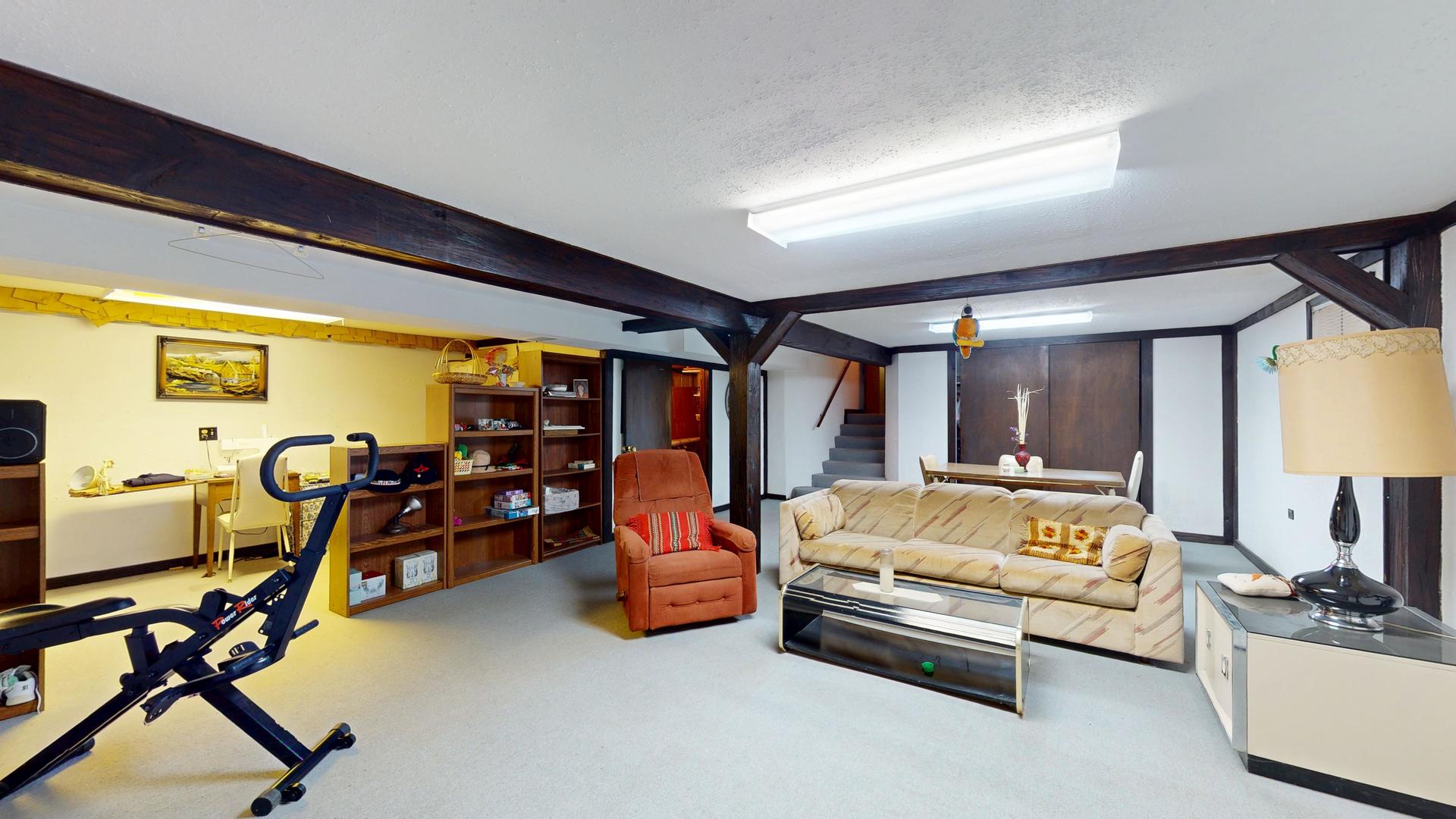 1608 E Crabtree Drive, Arlington Heights, IL 60004