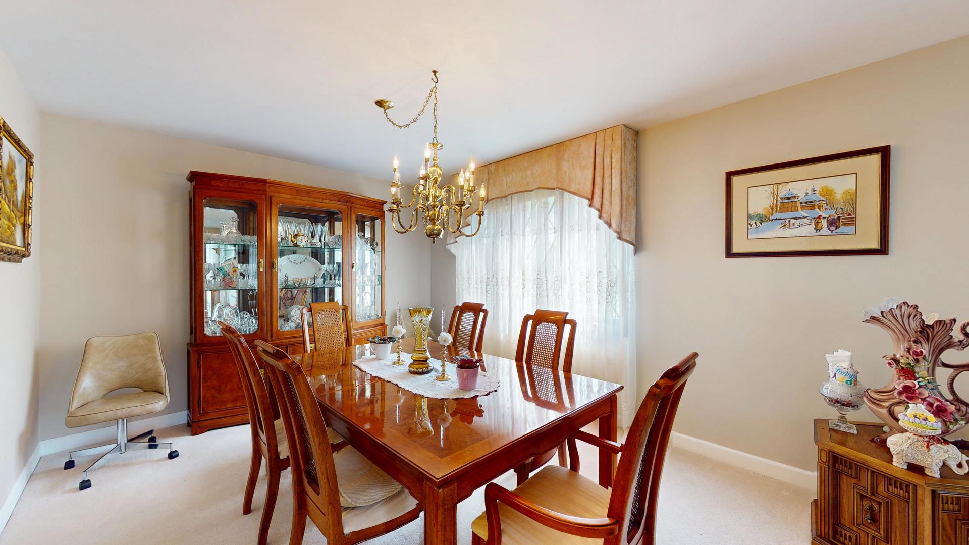 1608 E Crabtree Drive, Arlington Heights, IL 60004
