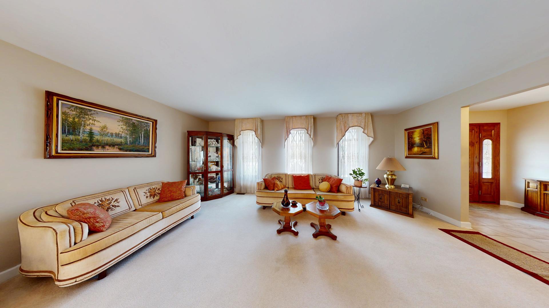 1608 E Crabtree Drive, Arlington Heights, IL 60004