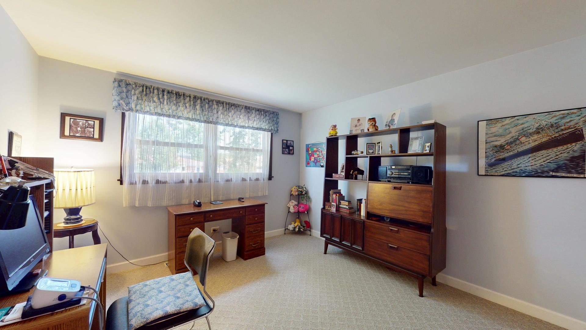 1608 E Crabtree Drive, Arlington Heights, IL 60004