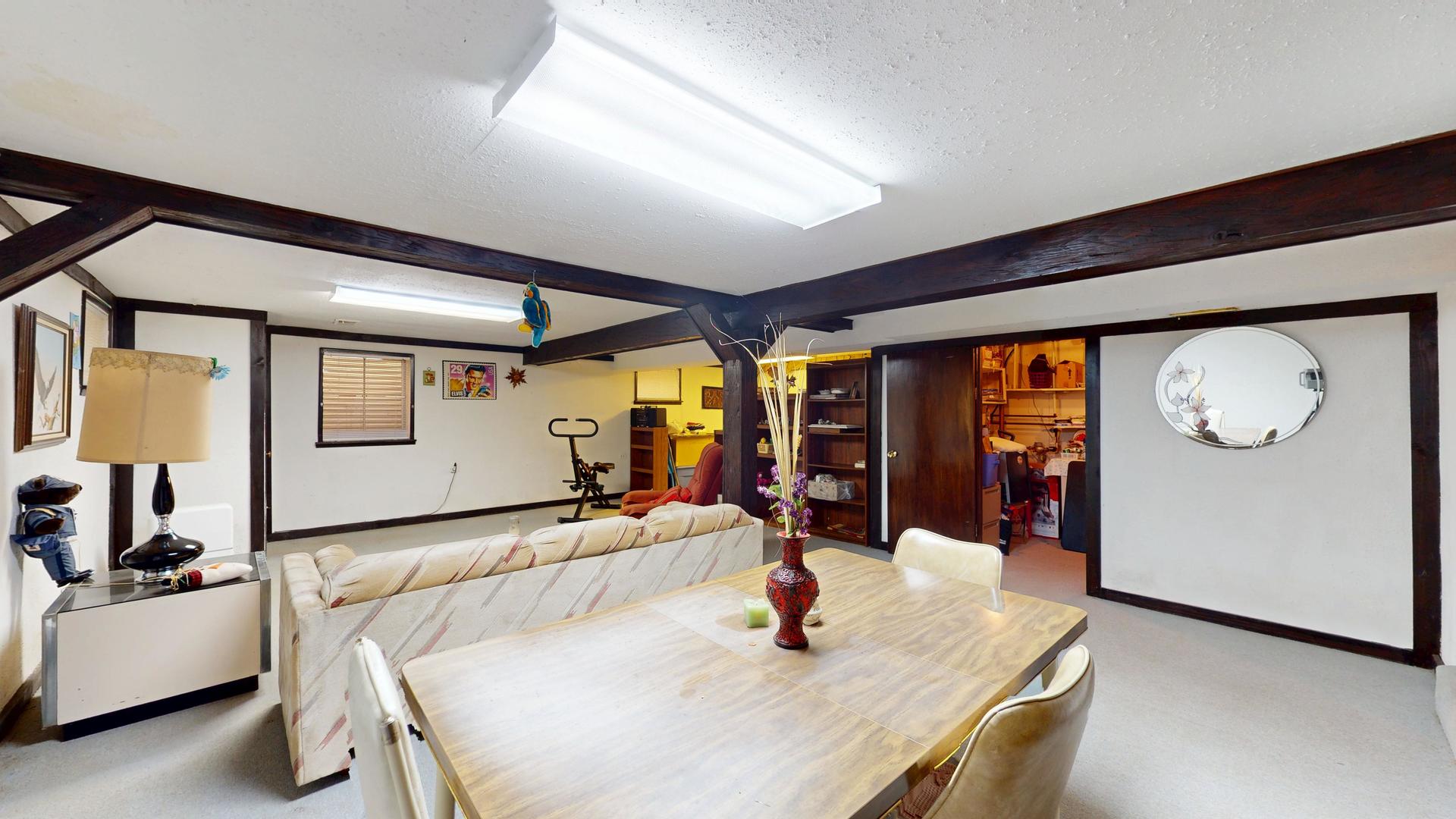 1608 E Crabtree Drive, Arlington Heights, IL 60004