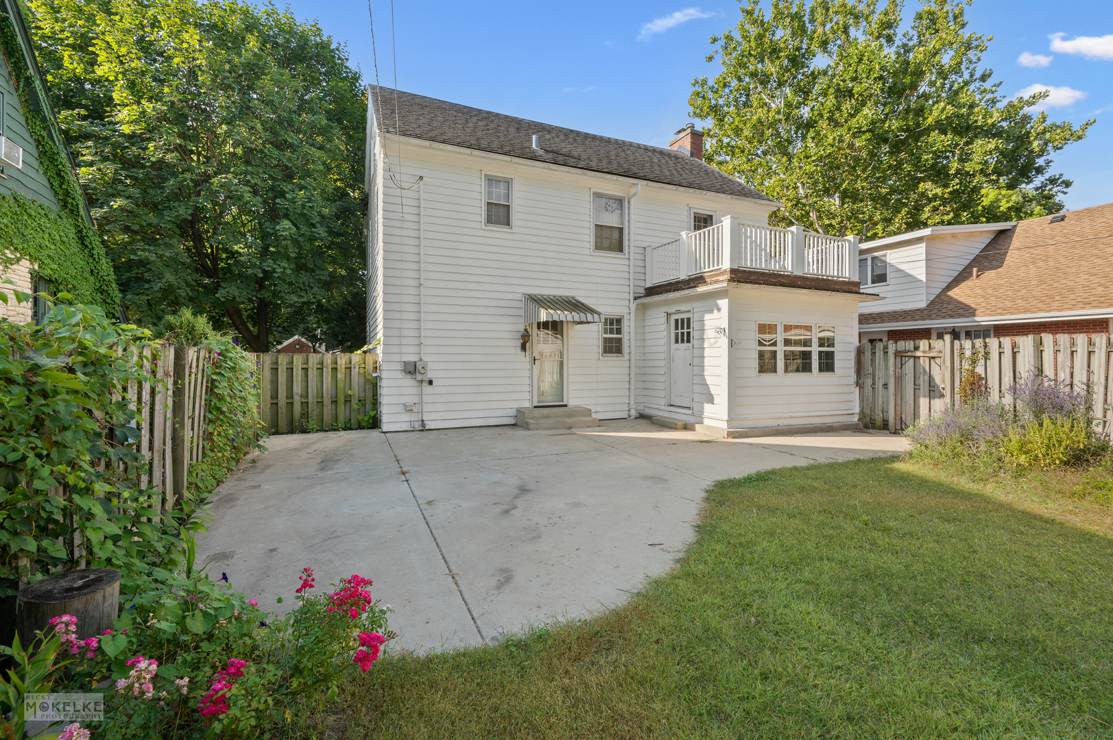 221 Lawndale Avenue, Aurora, IL 60506