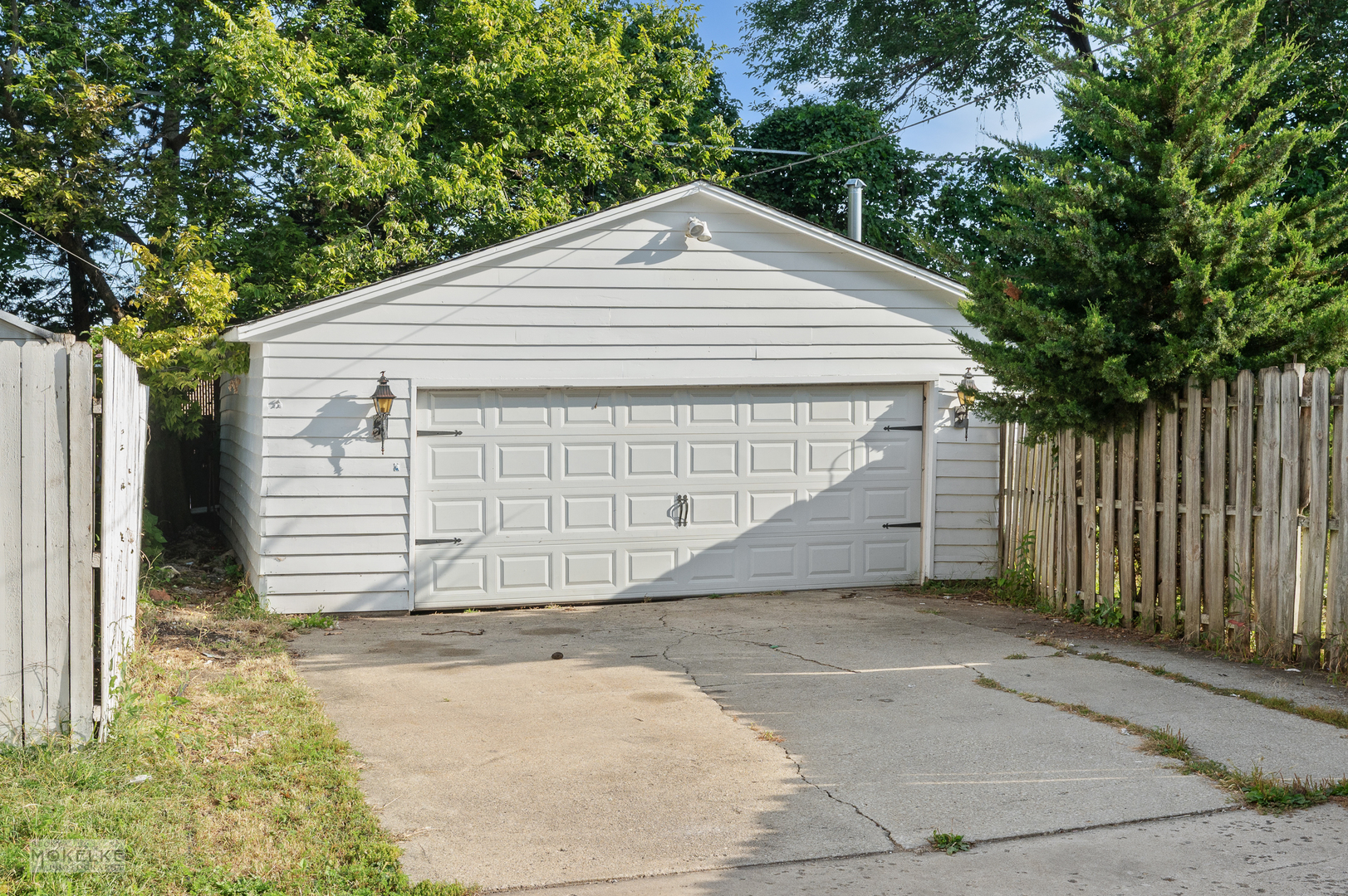 221 Lawndale Avenue, Aurora, IL 60506