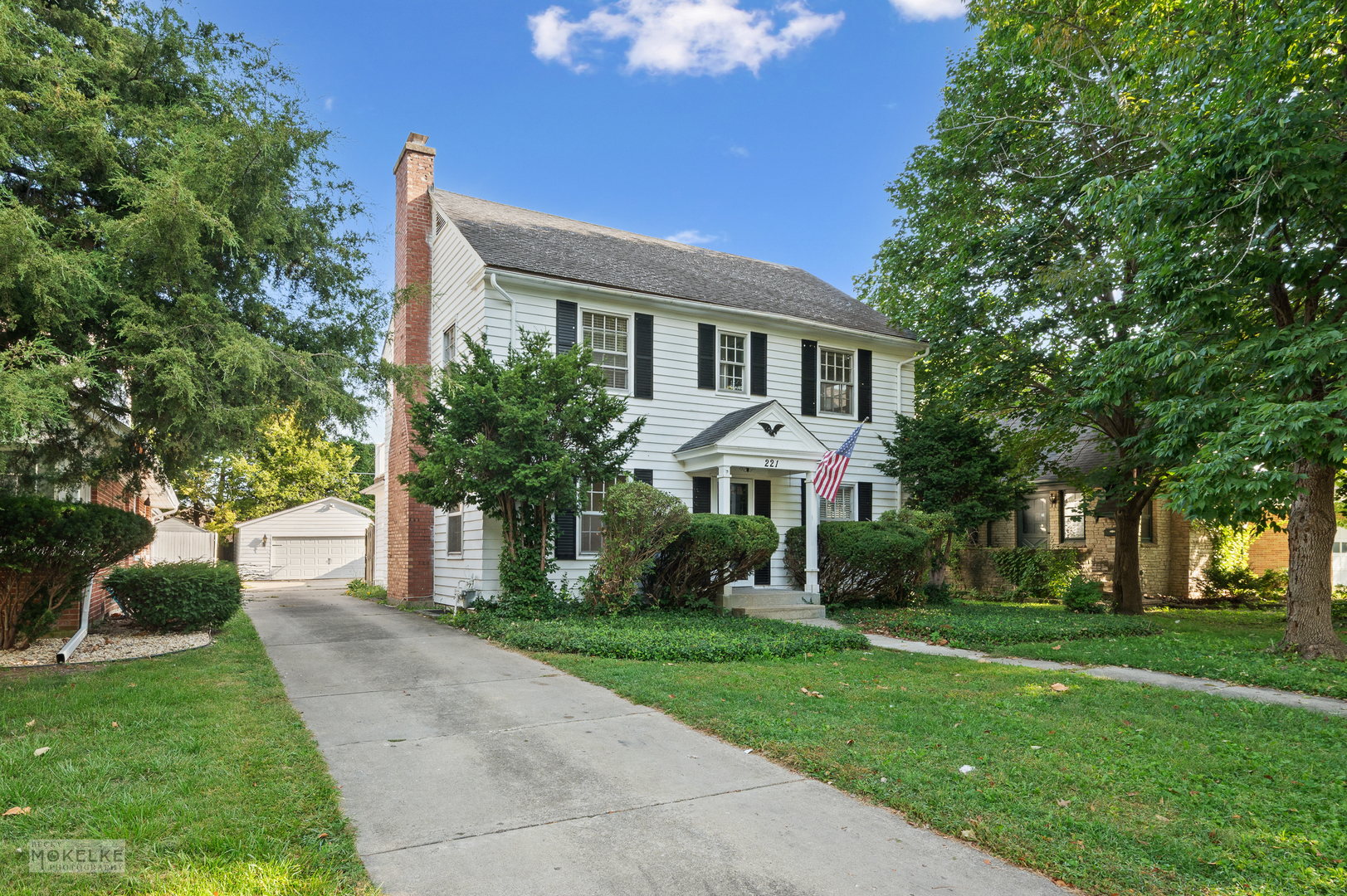221 Lawndale Avenue, Aurora, IL 60506