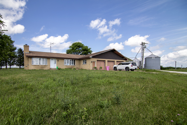 3740 N 1300e Road, Kempton, IL 60946