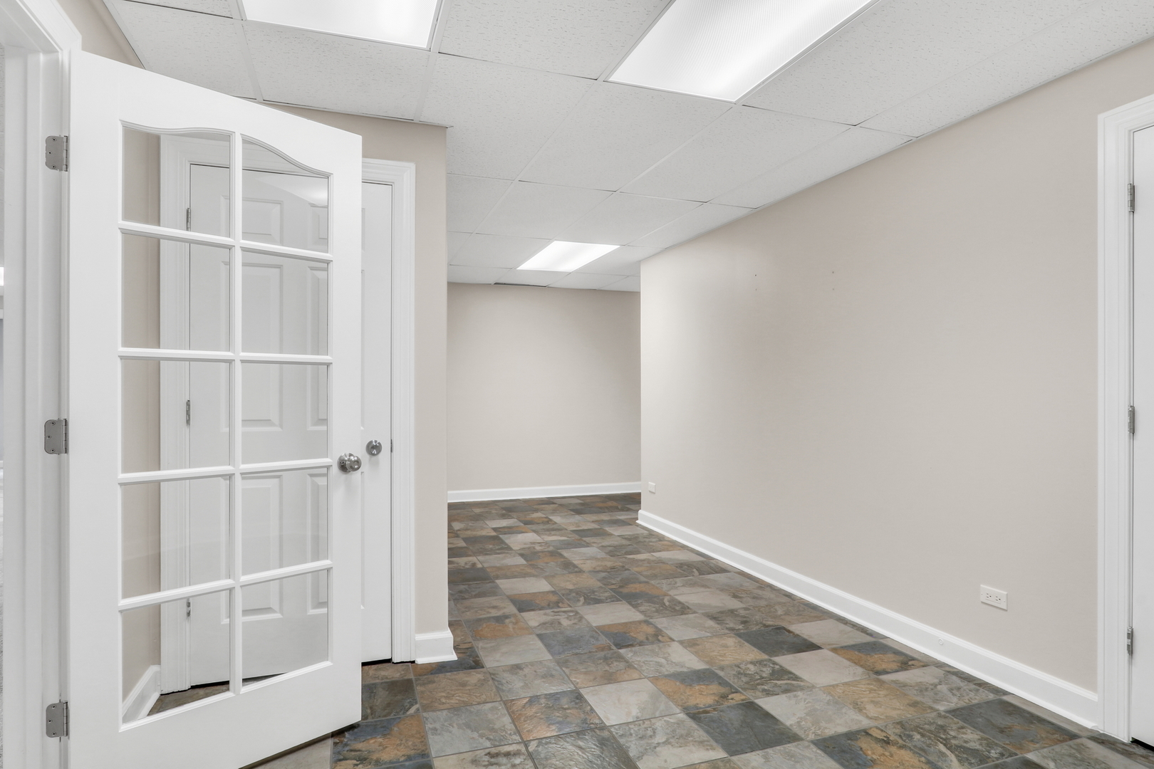 1093 Suffolk Court, Gurnee, IL 60031