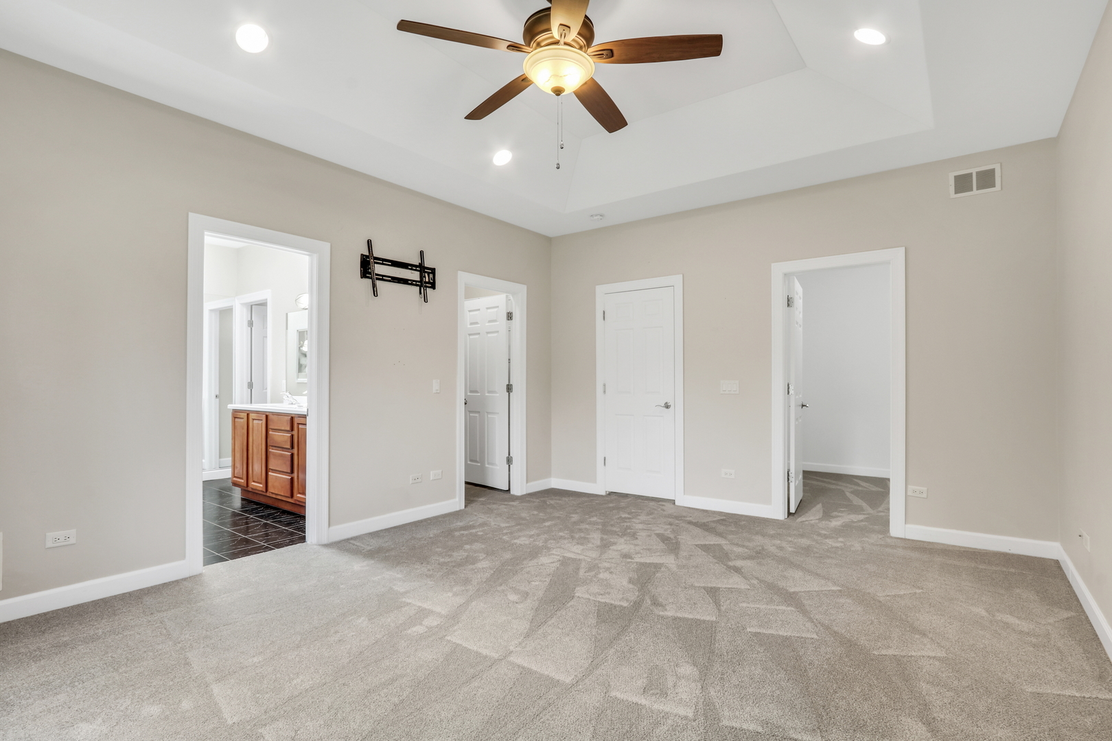 1093 Suffolk Court, Gurnee, IL 60031