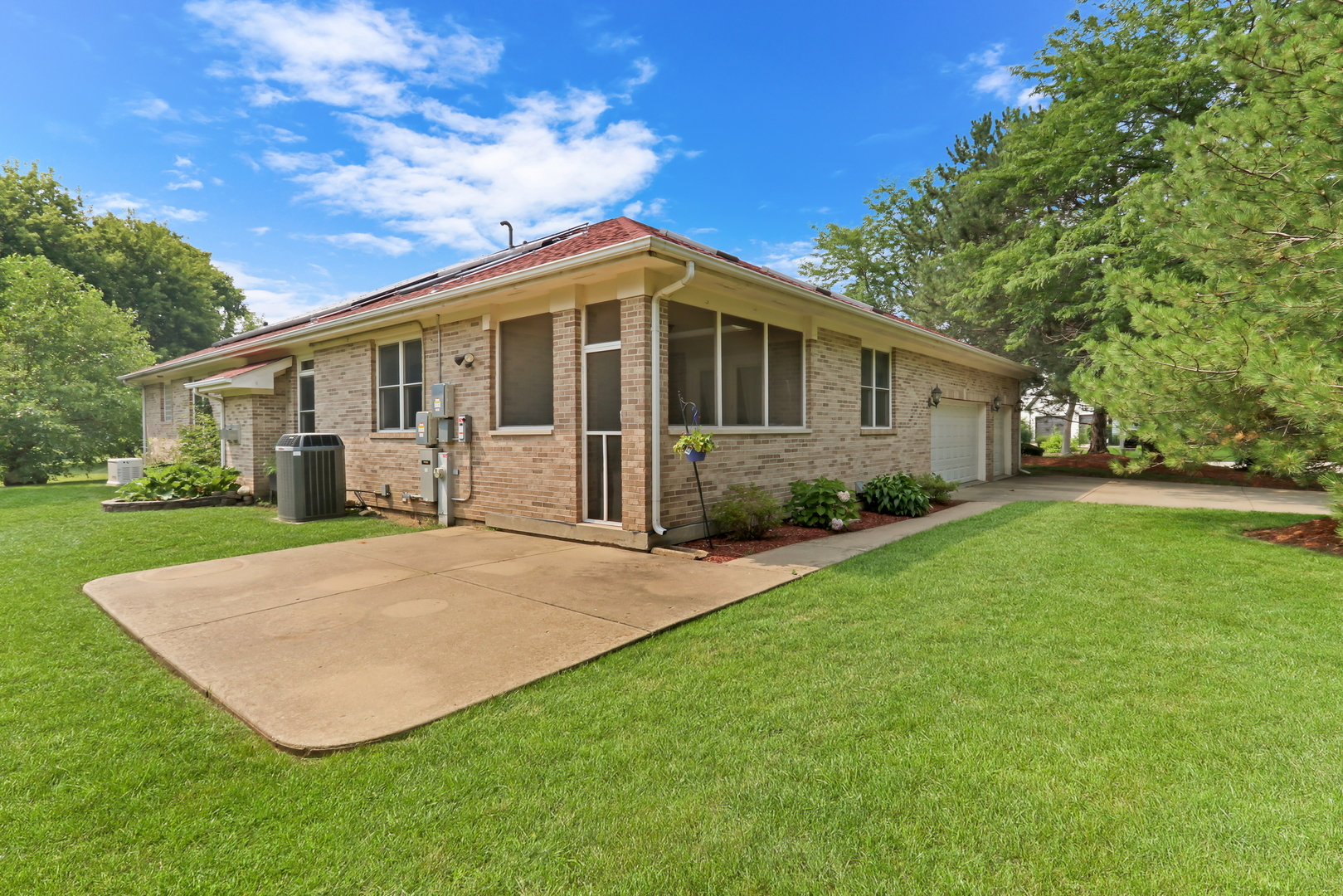 1093 Suffolk Court, Gurnee, IL 60031