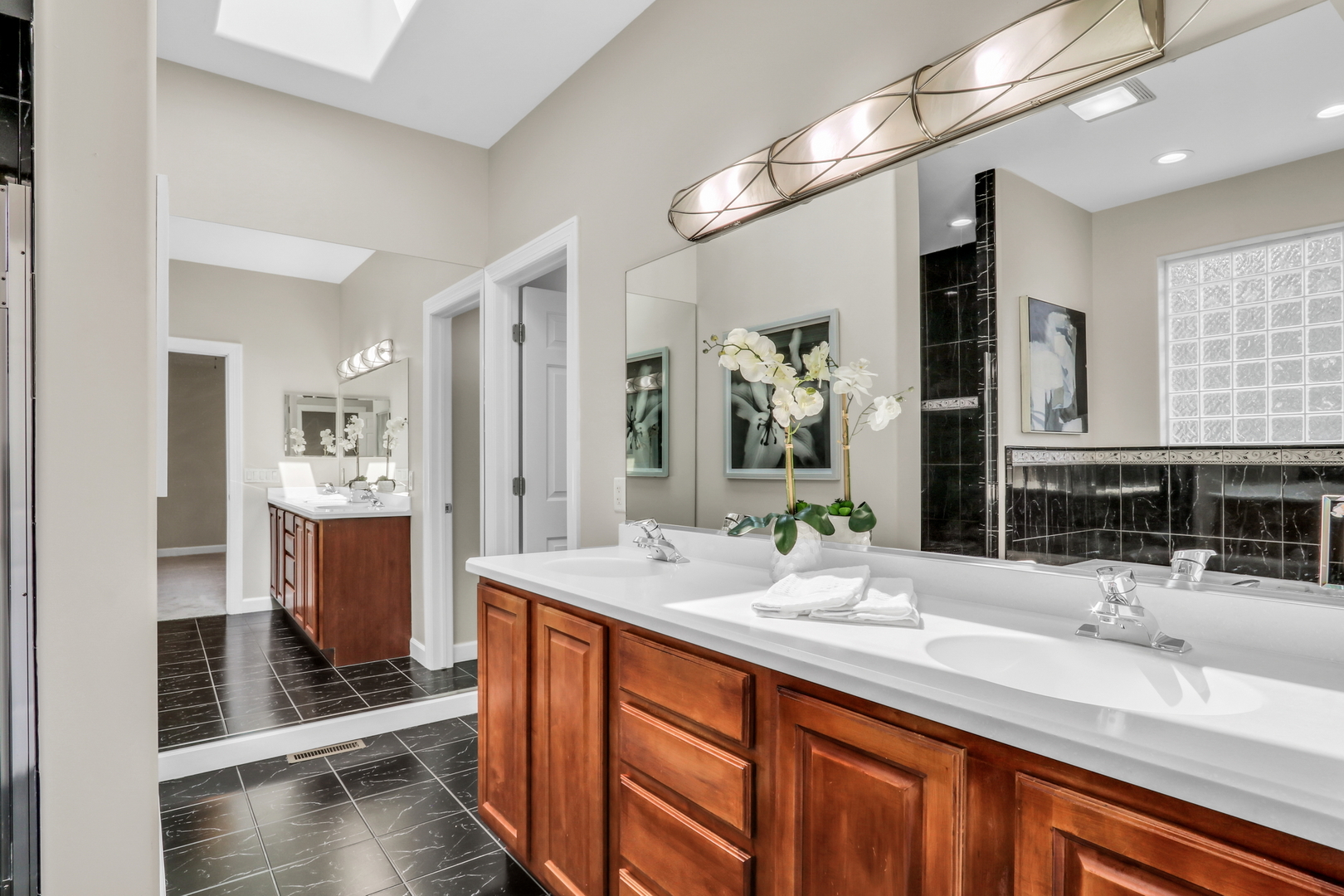 1093 Suffolk Court, Gurnee, IL 60031