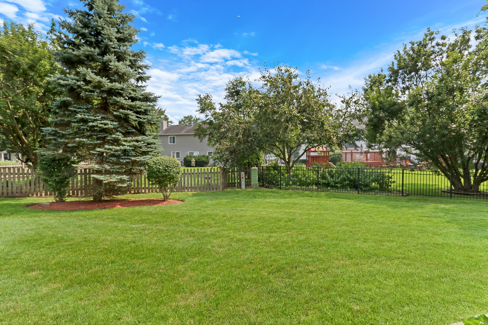 1093 Suffolk Court, Gurnee, IL 60031