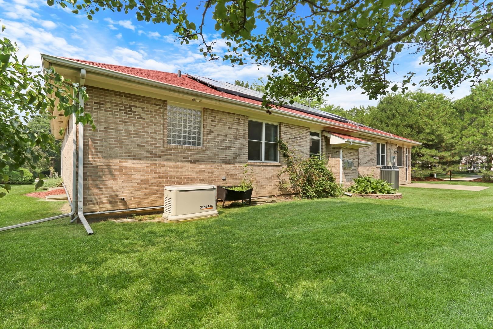 1093 Suffolk Court, Gurnee, IL 60031