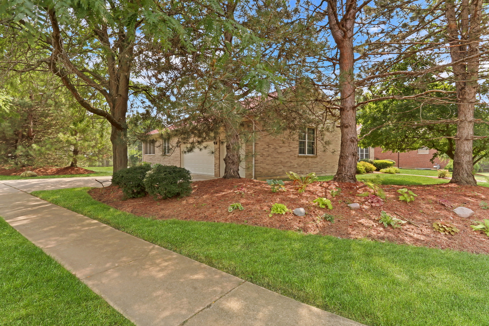 1093 Suffolk Court, Gurnee, IL 60031