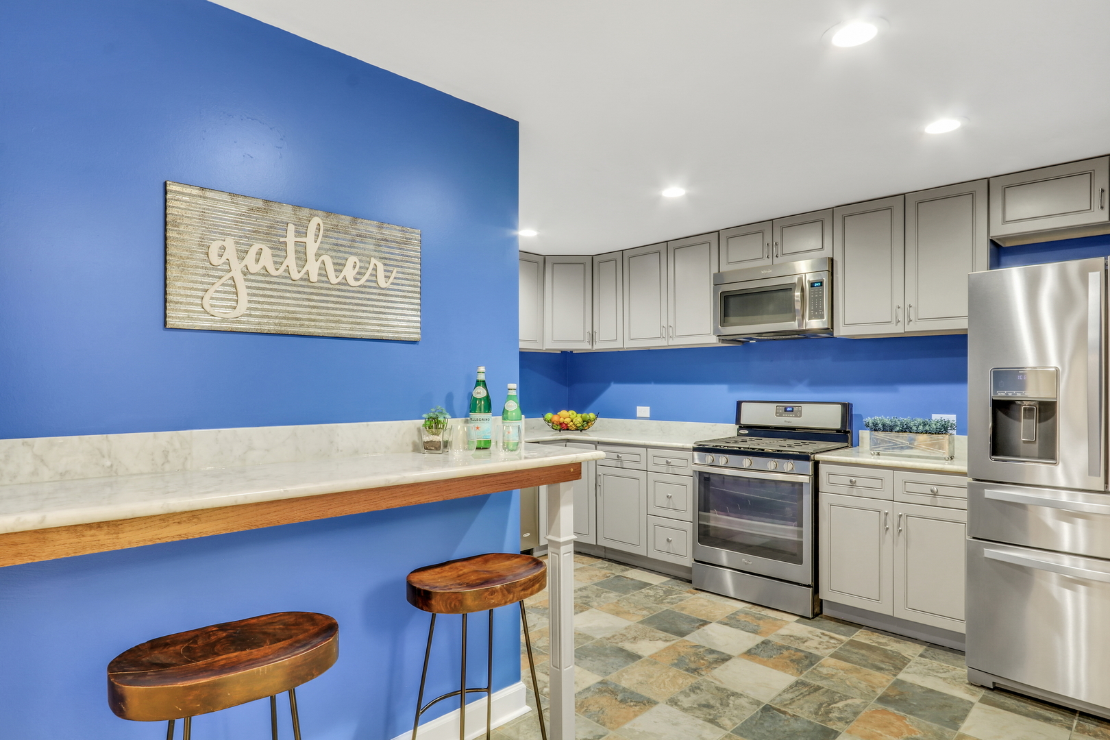 1093 Suffolk Court, Gurnee, IL 60031
