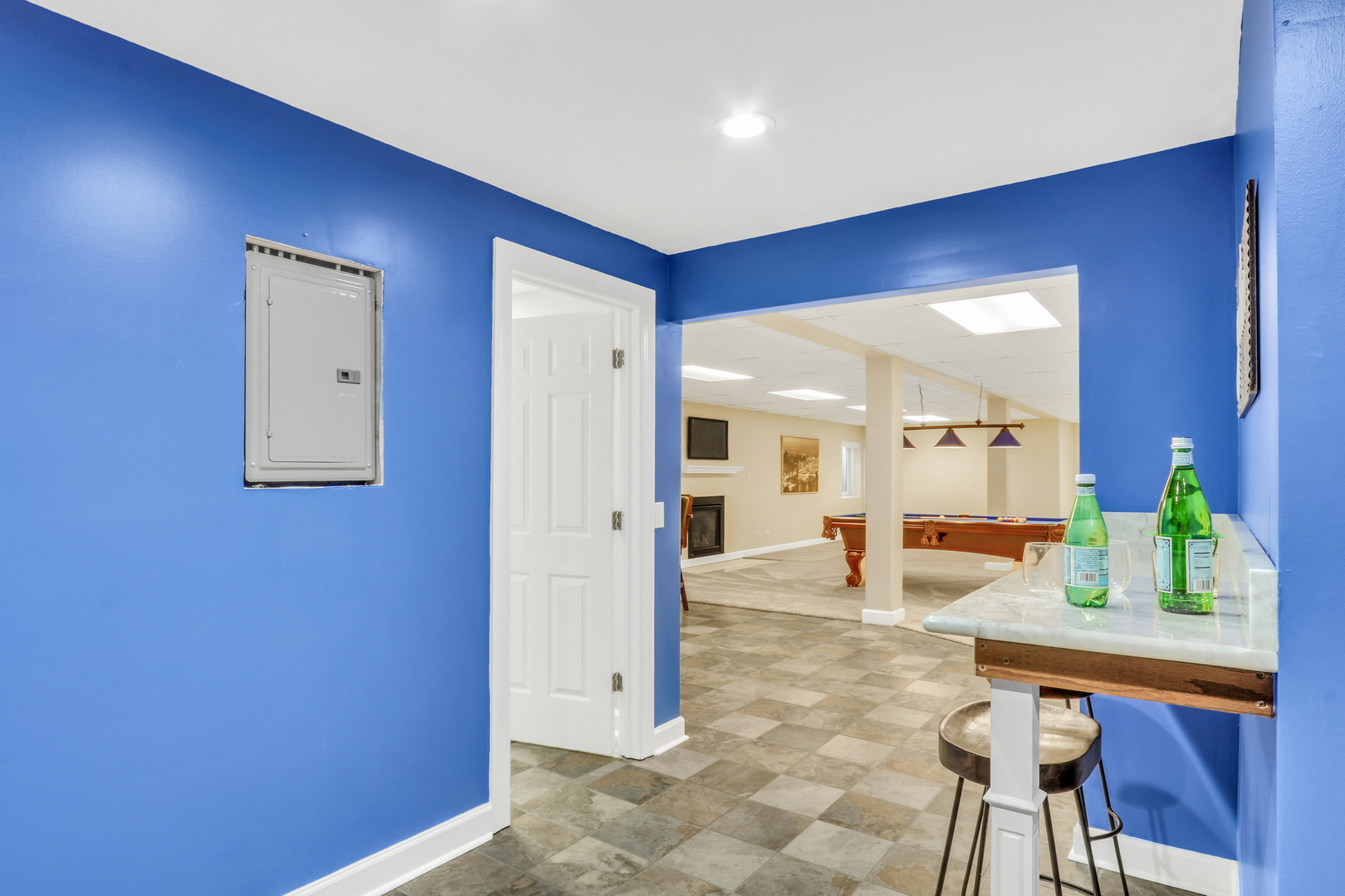 1093 Suffolk Court, Gurnee, IL 60031