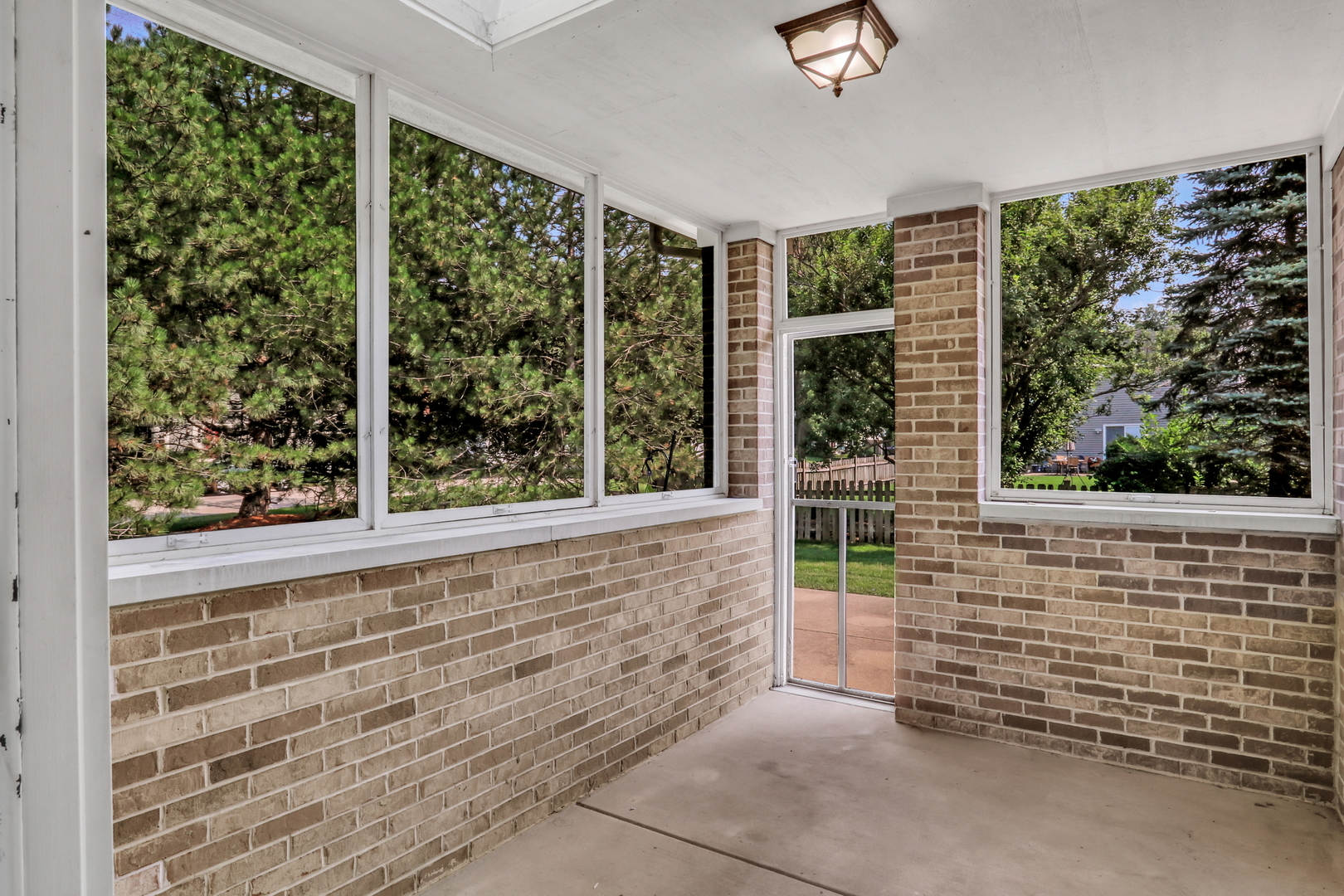 1093 Suffolk Court, Gurnee, IL 60031