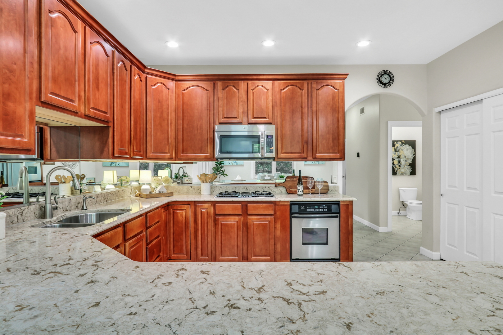 1093 Suffolk Court, Gurnee, IL 60031