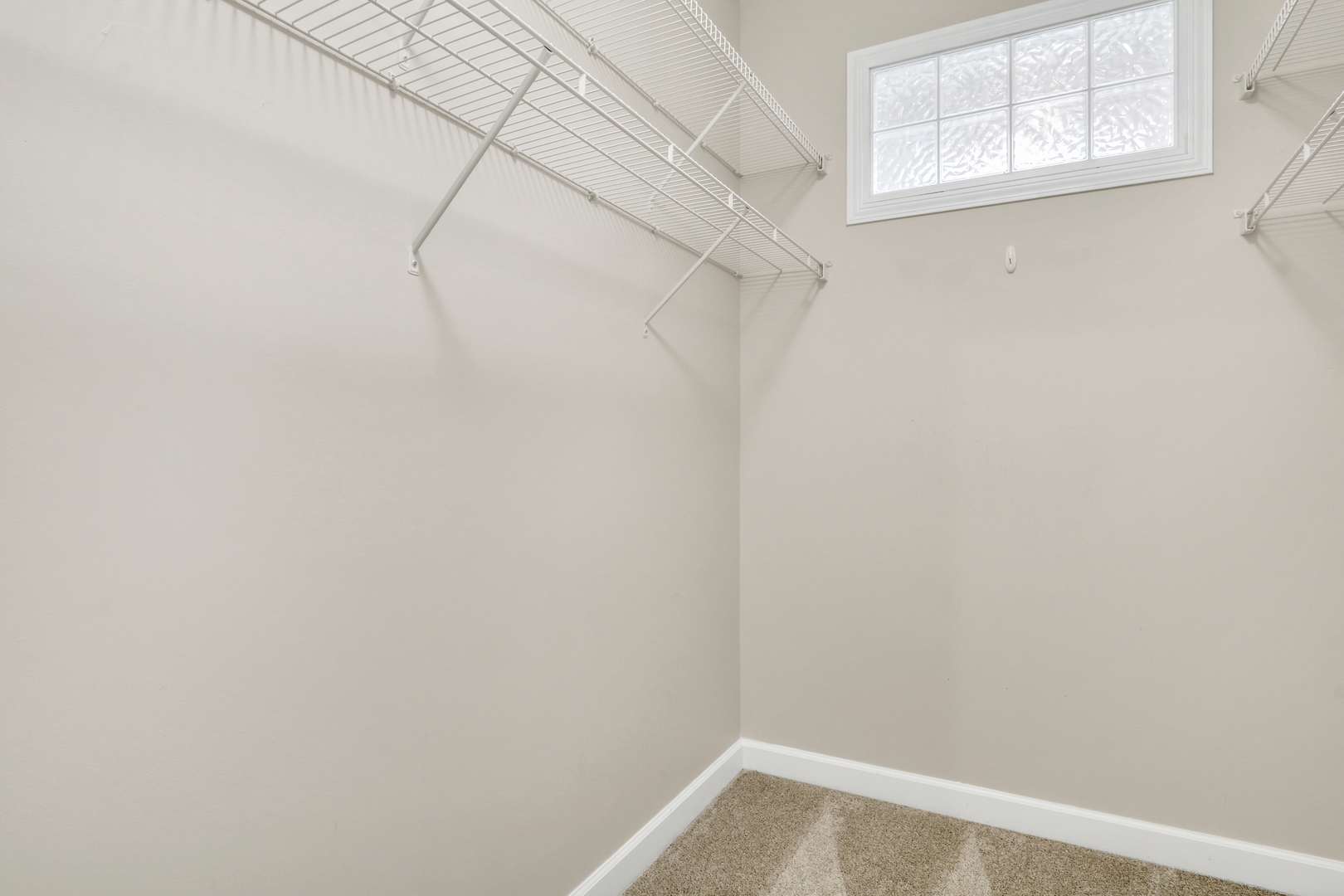 1093 Suffolk Court, Gurnee, IL 60031