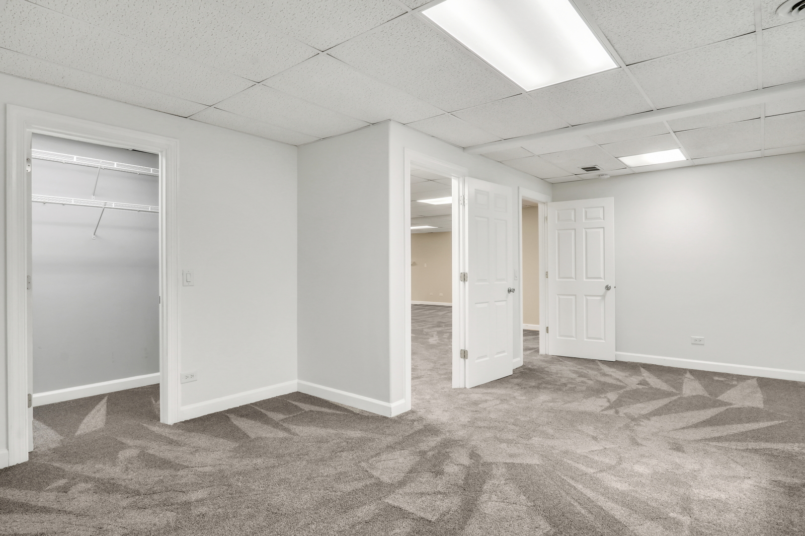 1093 Suffolk Court, Gurnee, IL 60031