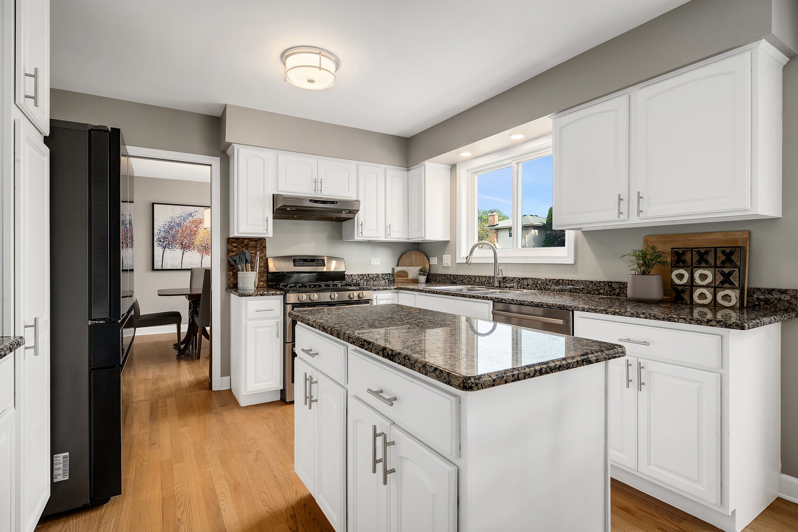 1906 Concord Drive, Downers Grove, IL 60516