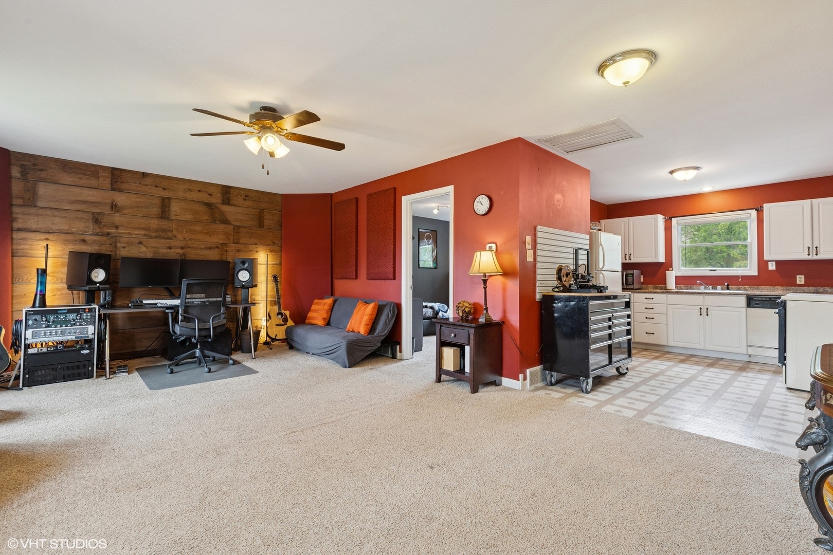 1511 Lakeland Avenue, McHenry, IL 60050