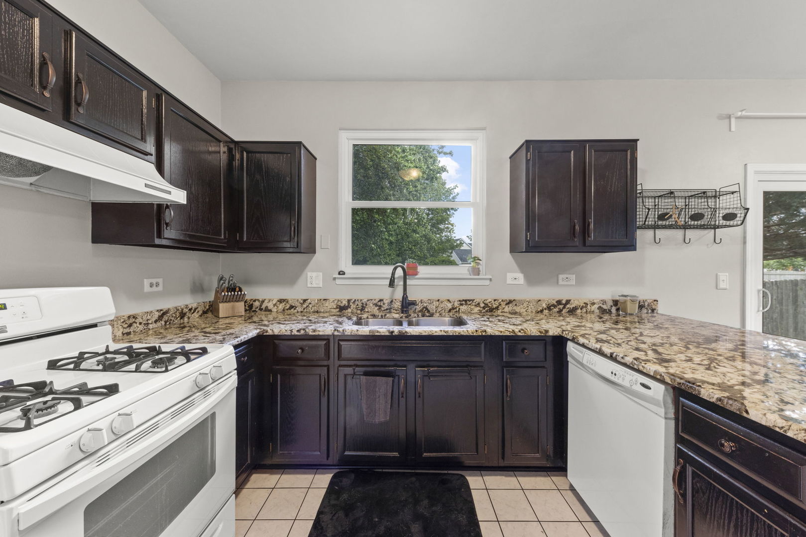 2031 Edinburgh Lane, Aurora, IL 60504