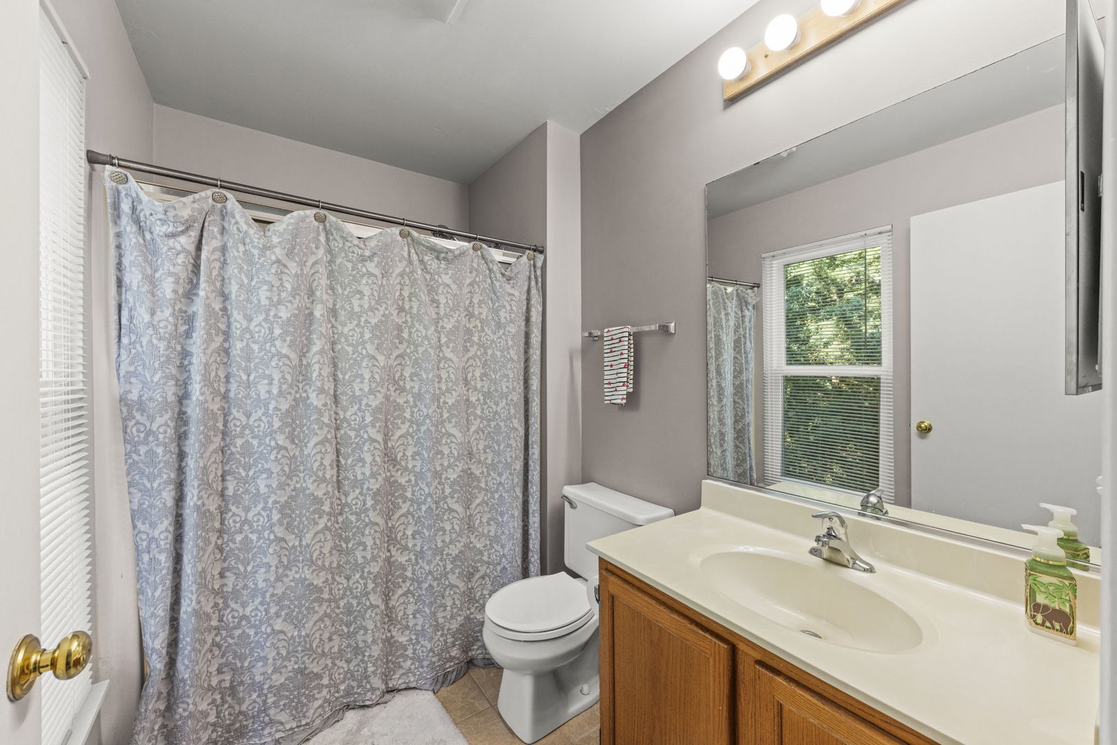 2031 Edinburgh Lane, Aurora, IL 60504