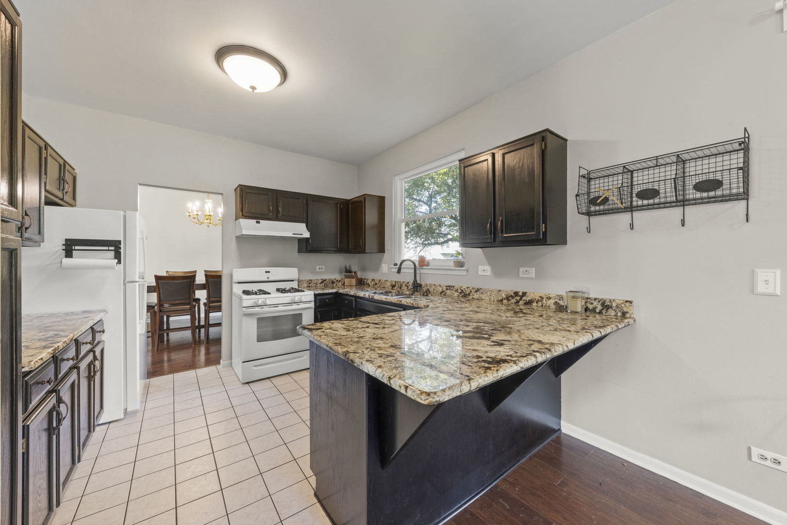 2031 Edinburgh Lane, Aurora, IL 60504