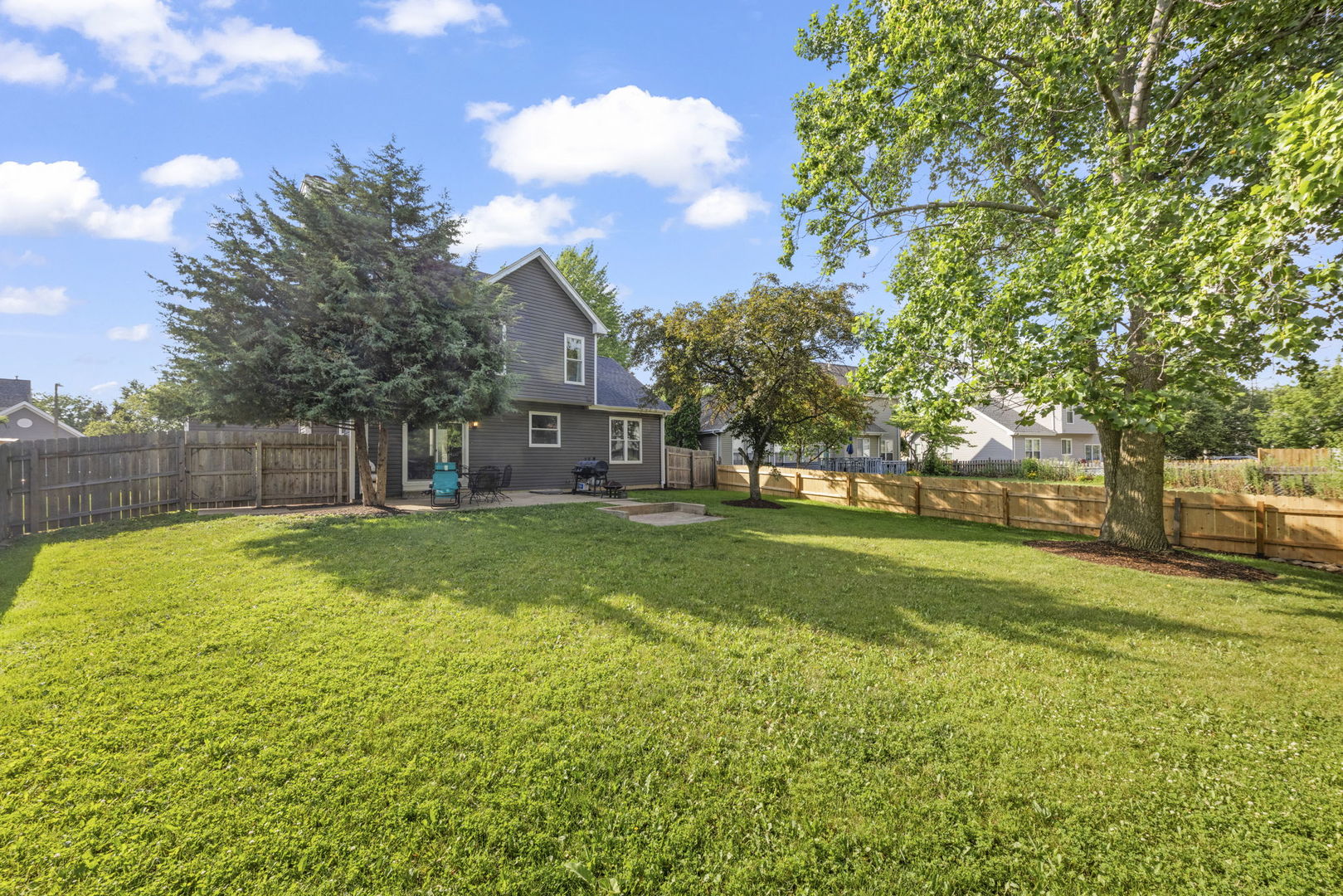 2031 Edinburgh Lane, Aurora, IL 60504