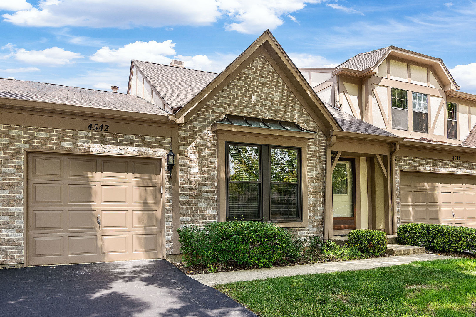4542 Topaz Drive, Hoffman Estates, IL 60192