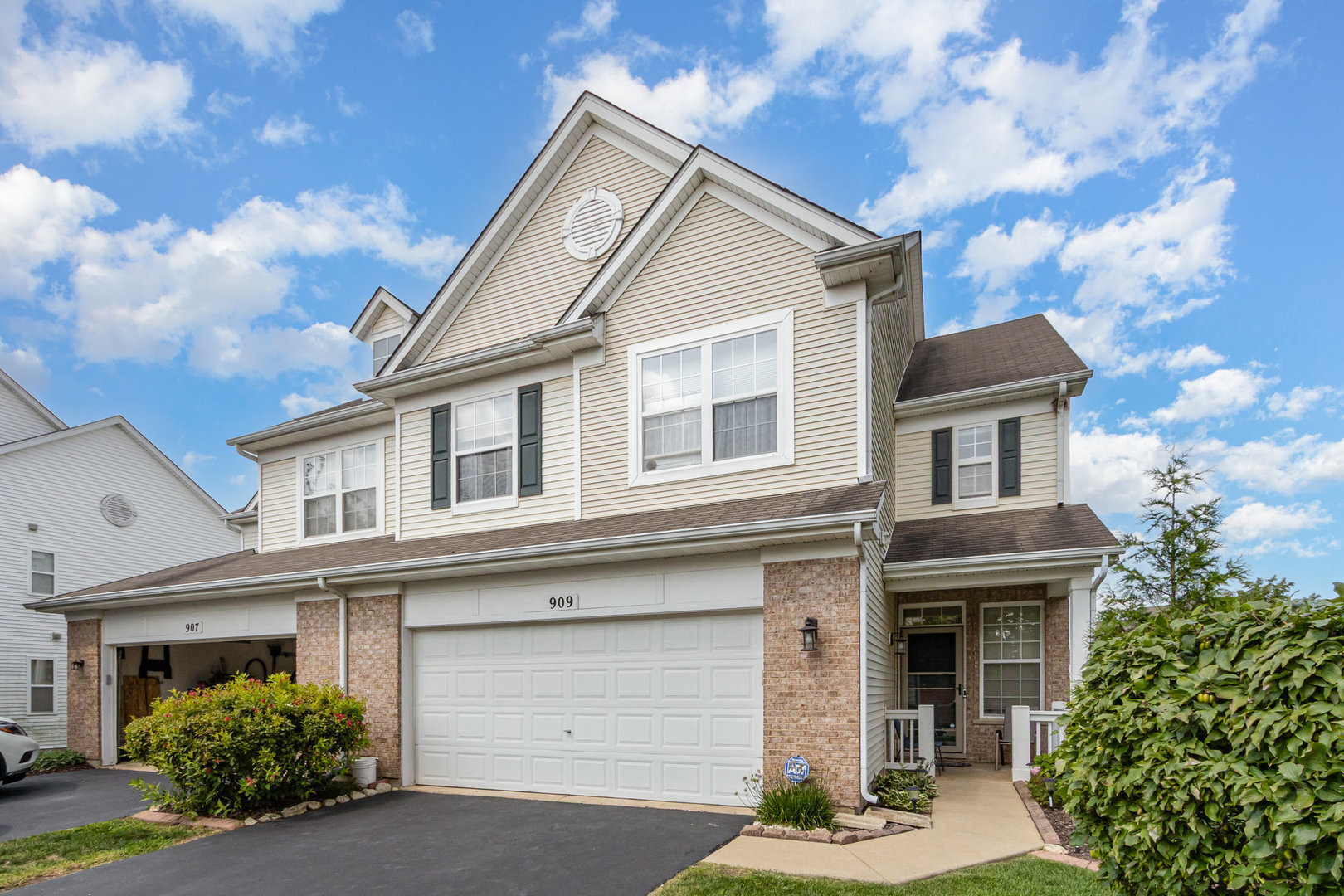 909 Bluebell Circle, Joliet, IL 60431