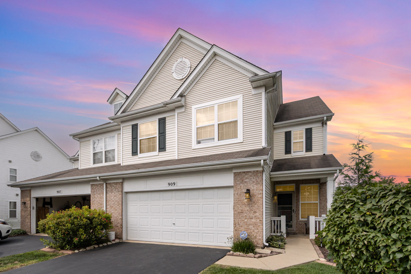 909 Bluebell Circle, Joliet, IL 60431