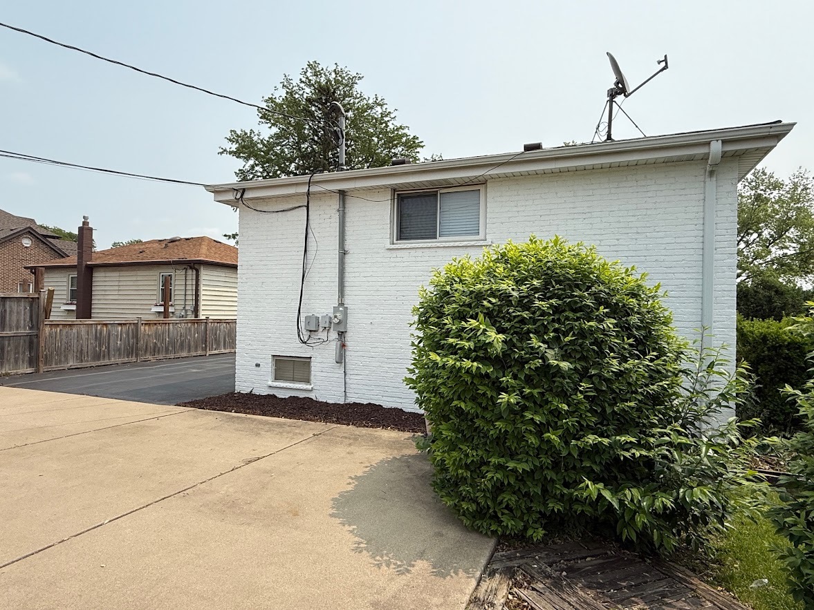 572 N Emroy Avenue, Elmhurst, IL 60126
