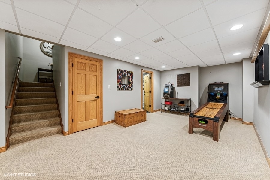 9032 Wolf Road, Willow Springs, IL 60480