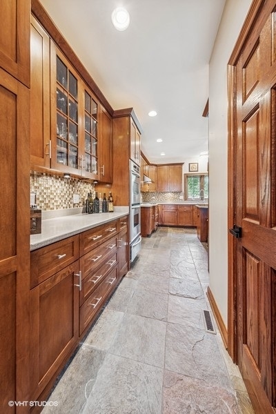 9032 Wolf Road, Willow Springs, IL 60480