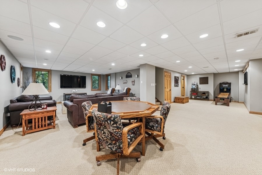 9032 Wolf Road, Willow Springs, IL 60480