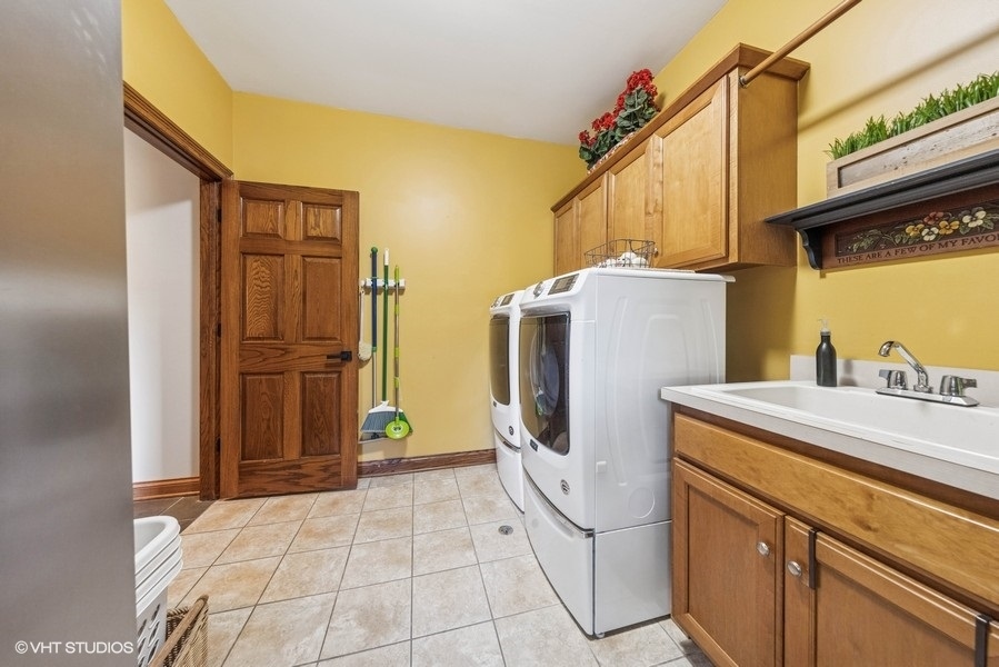 9032 Wolf Road, Willow Springs, IL 60480