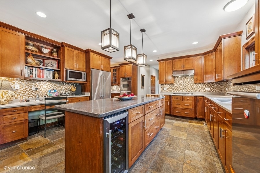 9032 Wolf Road, Willow Springs, IL 60480