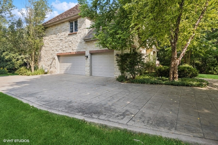 9032 Wolf Road, Willow Springs, IL 60480