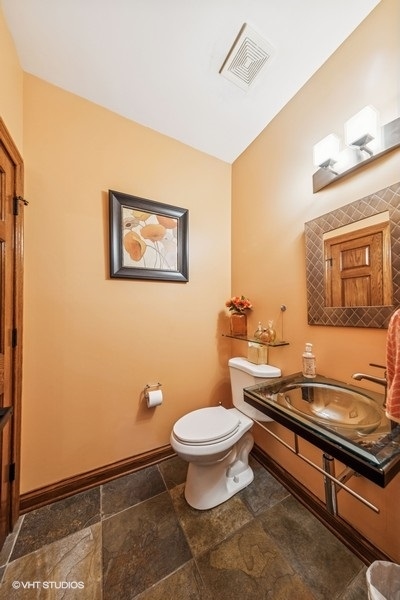 9032 Wolf Road, Willow Springs, IL 60480
