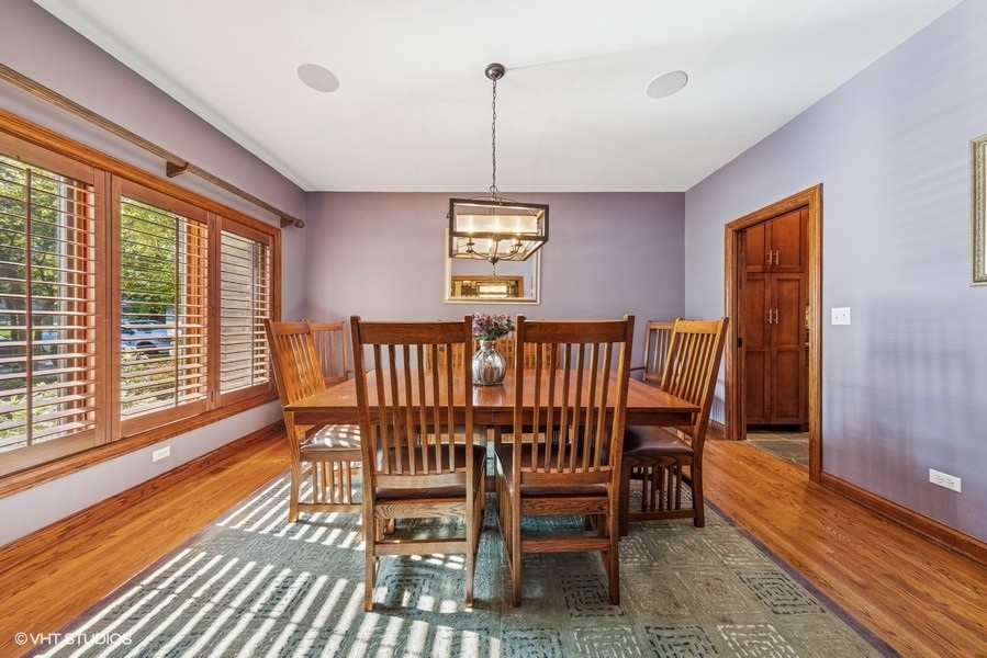 9032 Wolf Road, Willow Springs, IL 60480
