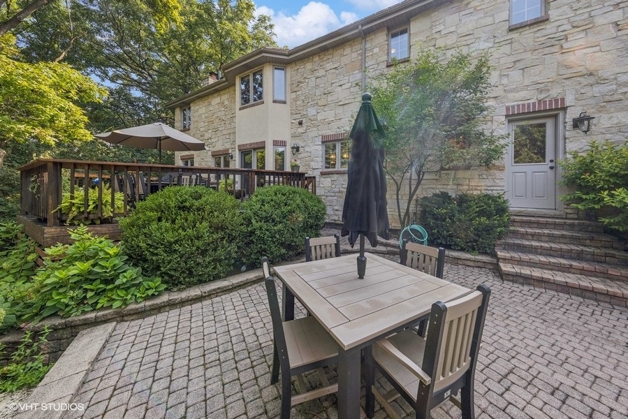 9032 Wolf Road, Willow Springs, IL 60480