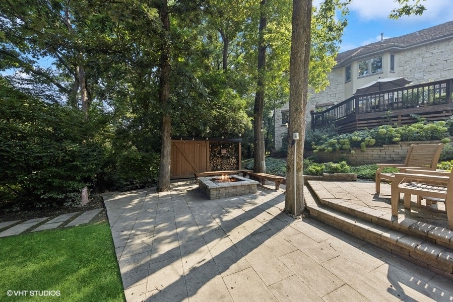 9032 Wolf Road, Willow Springs, IL 60480